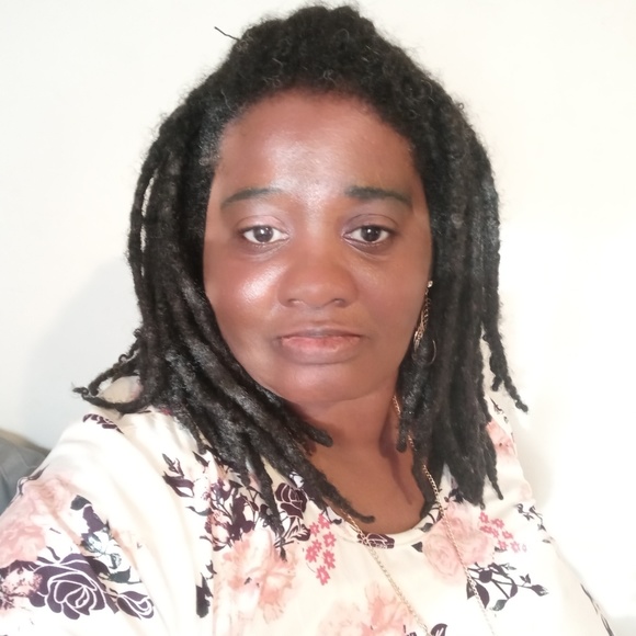 Meet your Posher, Cindy - Picture 1 of 1